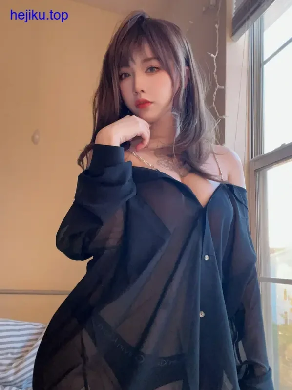 狐洛洛子ins cos图 神秘可爱风格半身