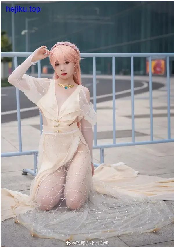 巧克力小圆面包cos 面包造型帽子与棕色服装全身