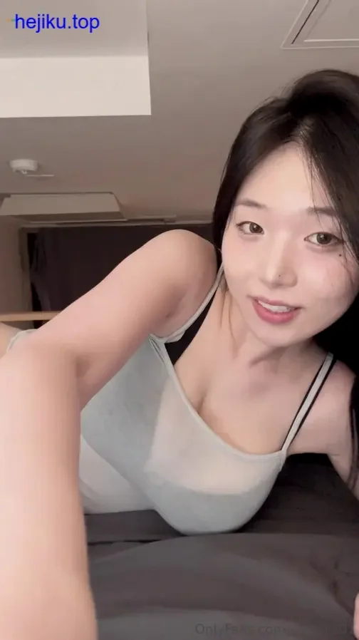 yeonwoo个人魅力写真拍摄：斯卡哈cos中流露的战士气质与坚韧眼神