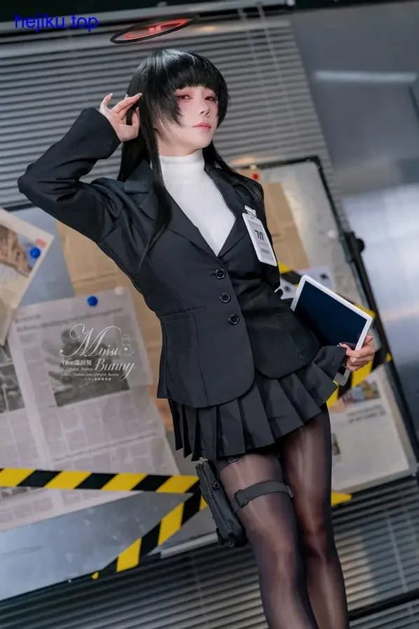 咬一口兔娘四张不同风格角色拼图，包含爱丽丝、东方幻想等主题，每张表情和氛围各异