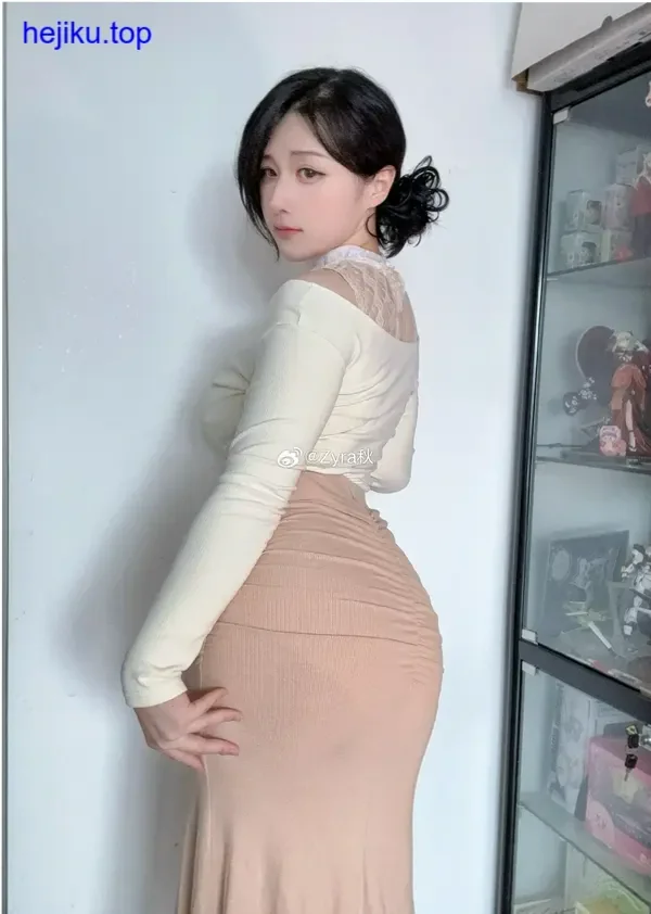 ZYRA秋艾希cos 冰晶弓侧面特写